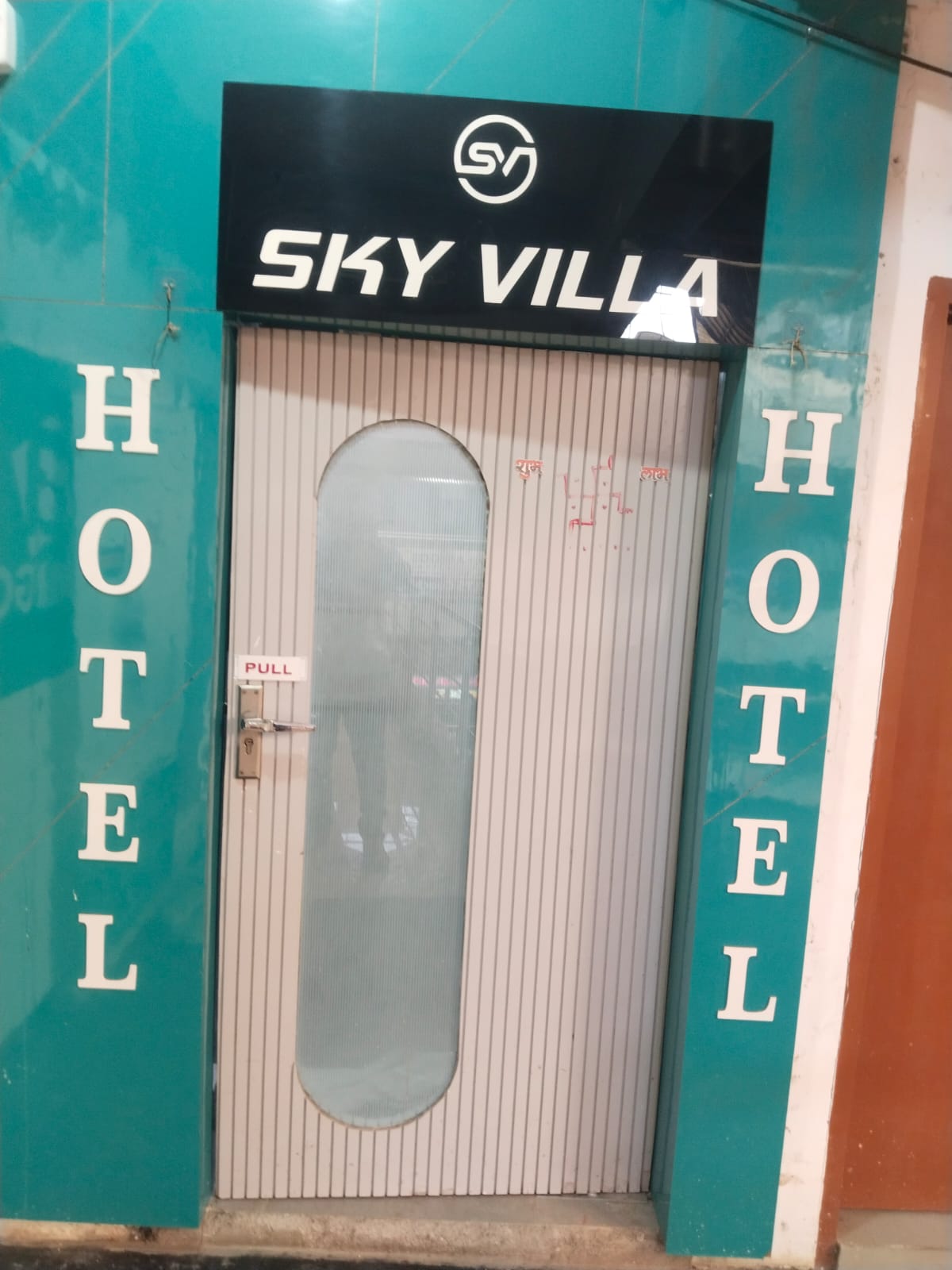 Hotel Sky Vilaa - Tap to explore photos