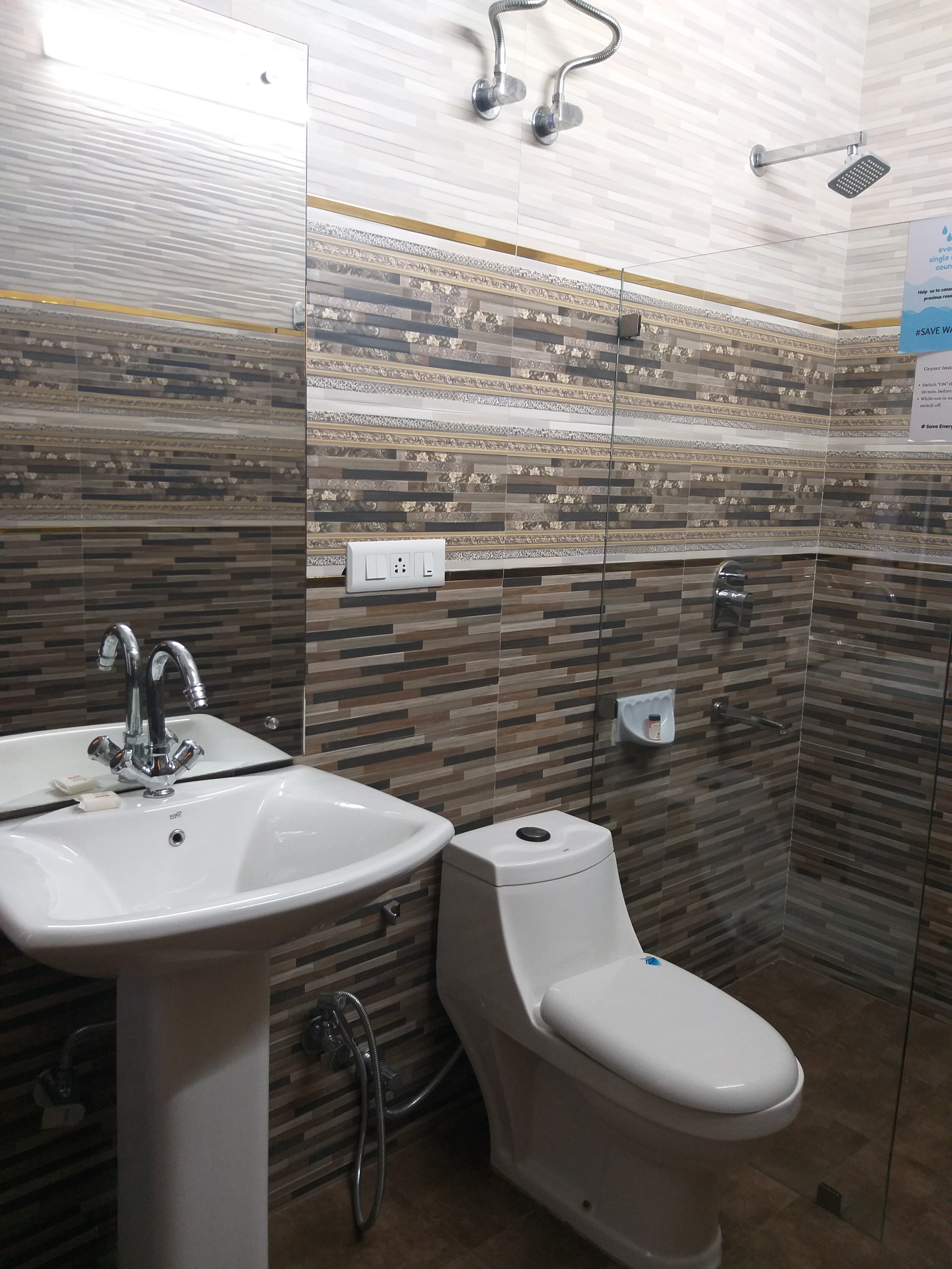 Jupiter B&B - Tap to explore photos