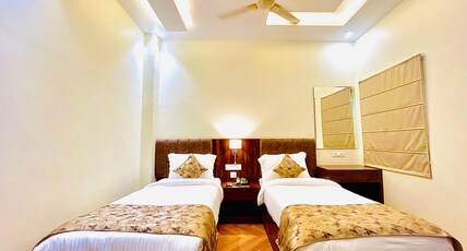 Ekas by Tobo Hotels | 200 Mtr from Charbagh Railway Station Room Type - Standard Twin Bed Room