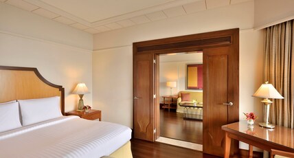 Hyderabad Marriott Hotel and Convention Centre Room Type - Deluxe Suite with Bathtub