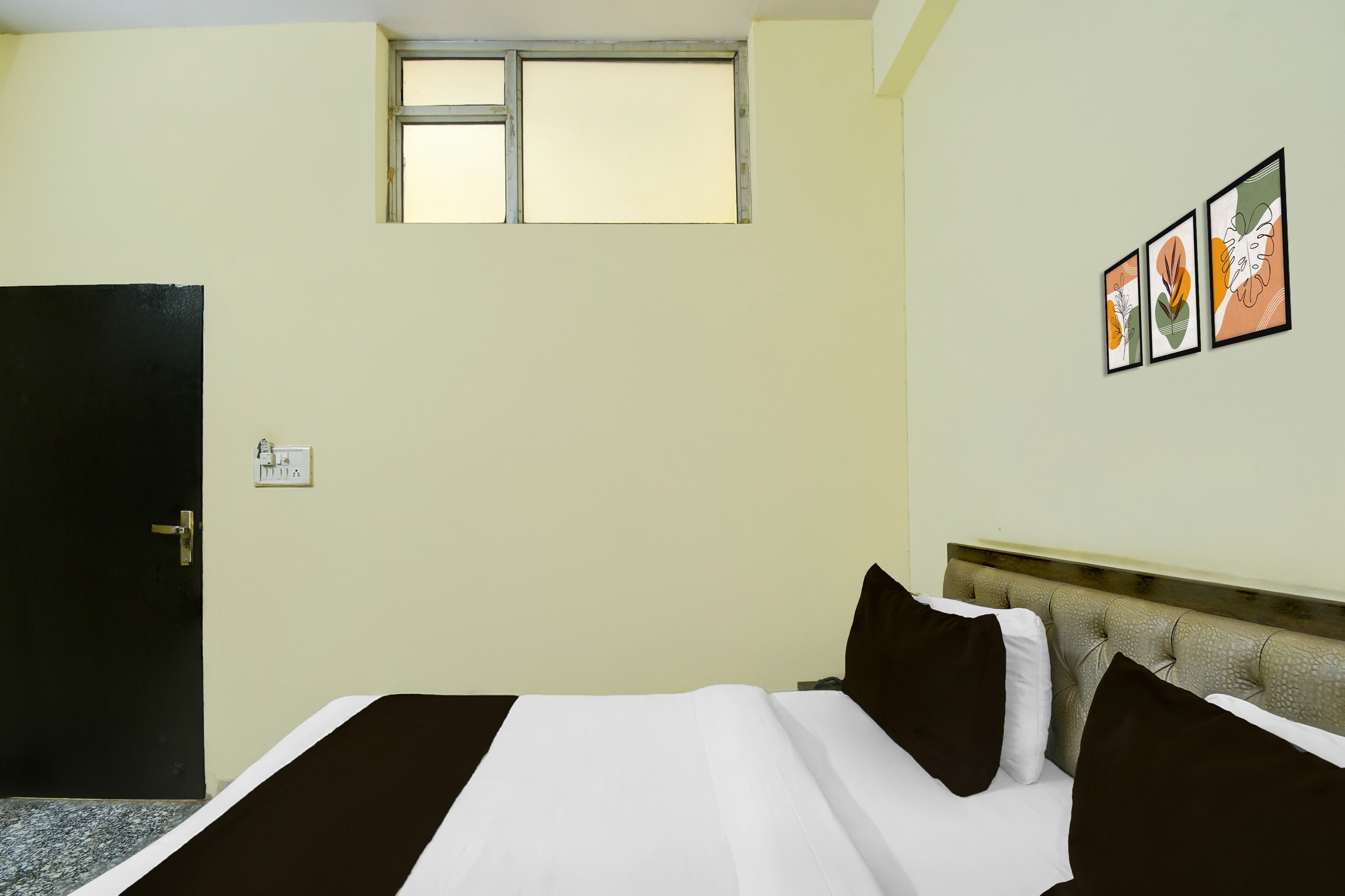 Collection O Sunder Nagar Golvyas Formerly Hotel Vanshil - Tap to explore photos