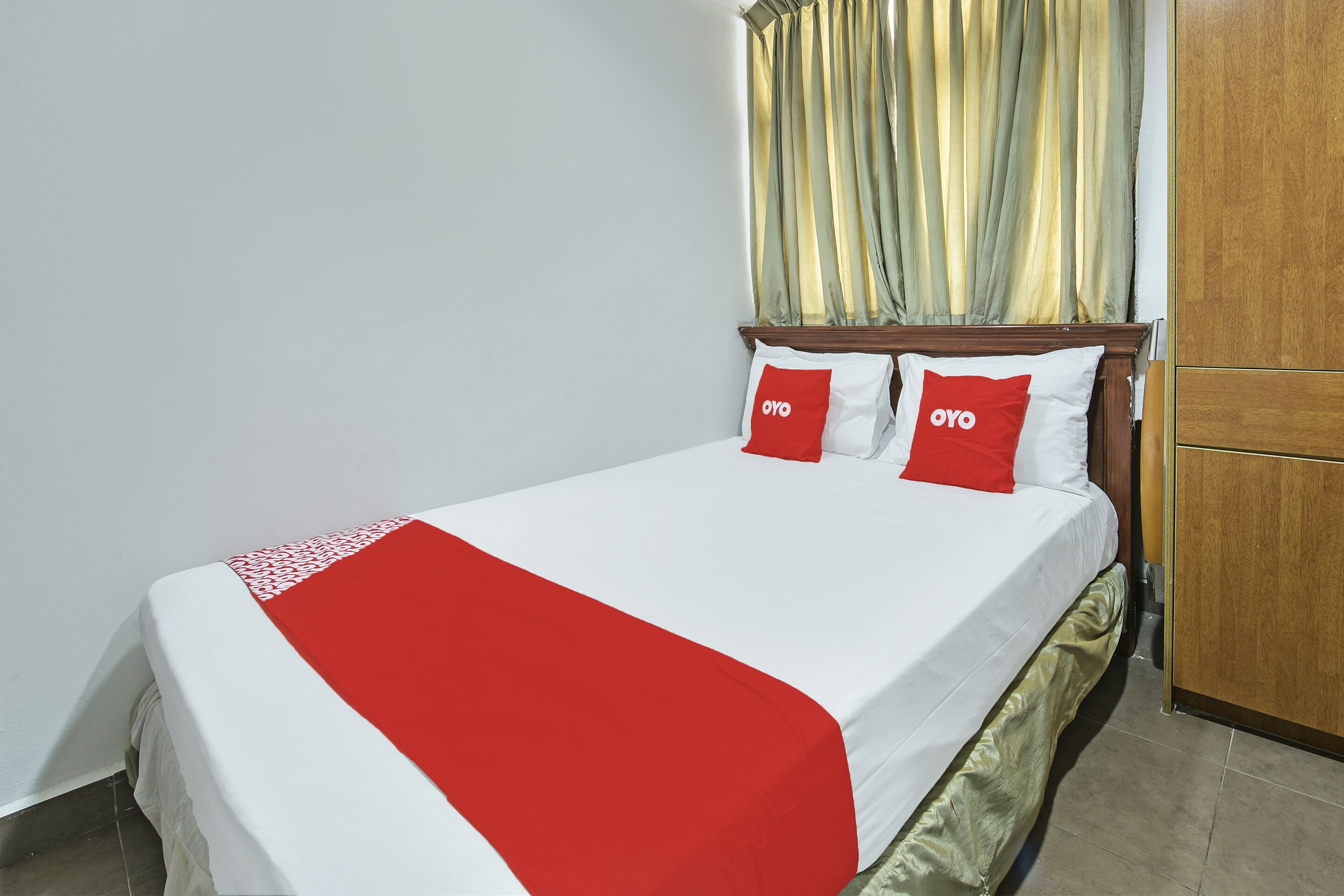 Super OYO 90780 J Hotel Bukit Bintang - Tap to explore photos