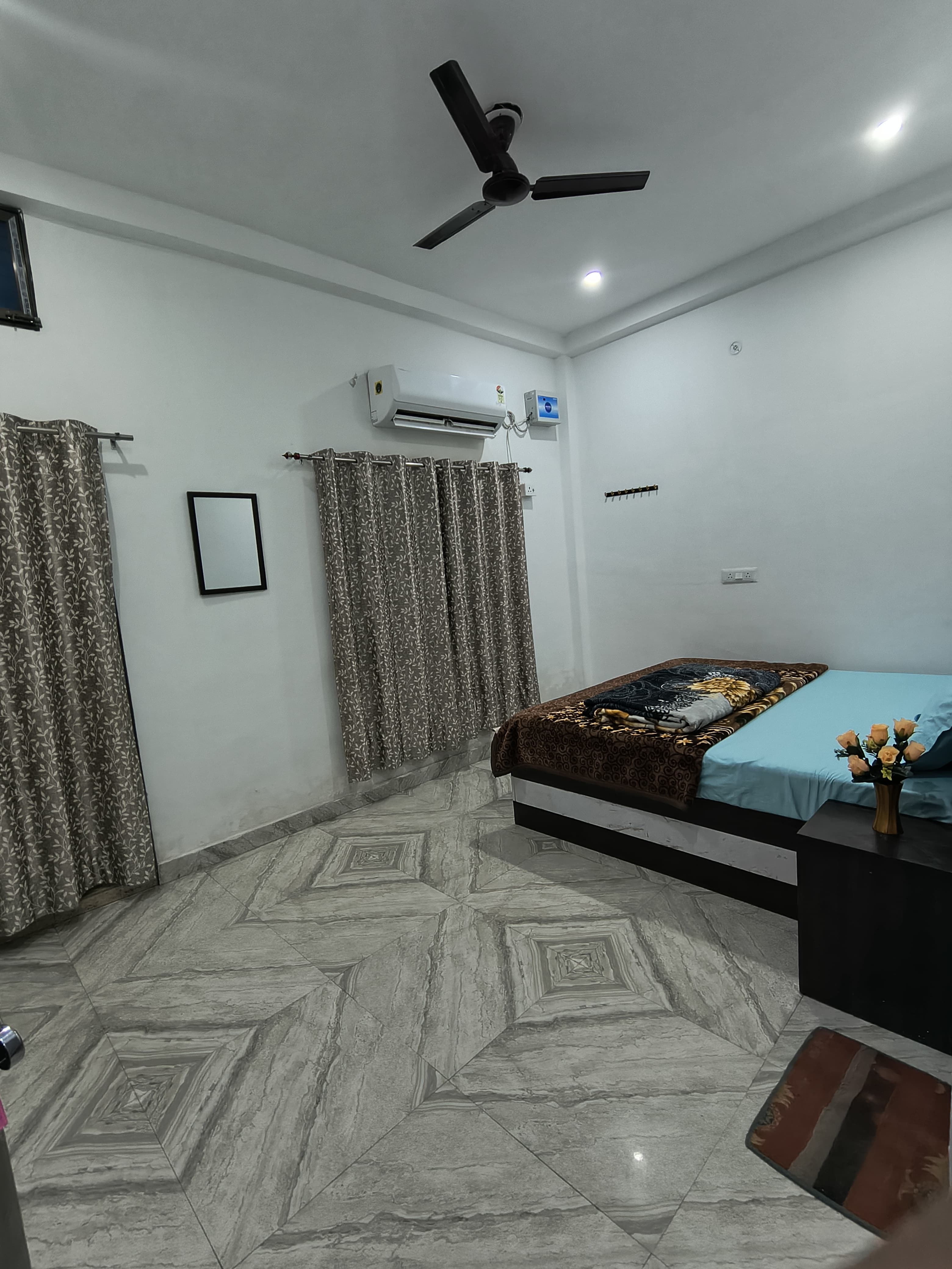 Jai Krishna Guest House - Tap to explore photos