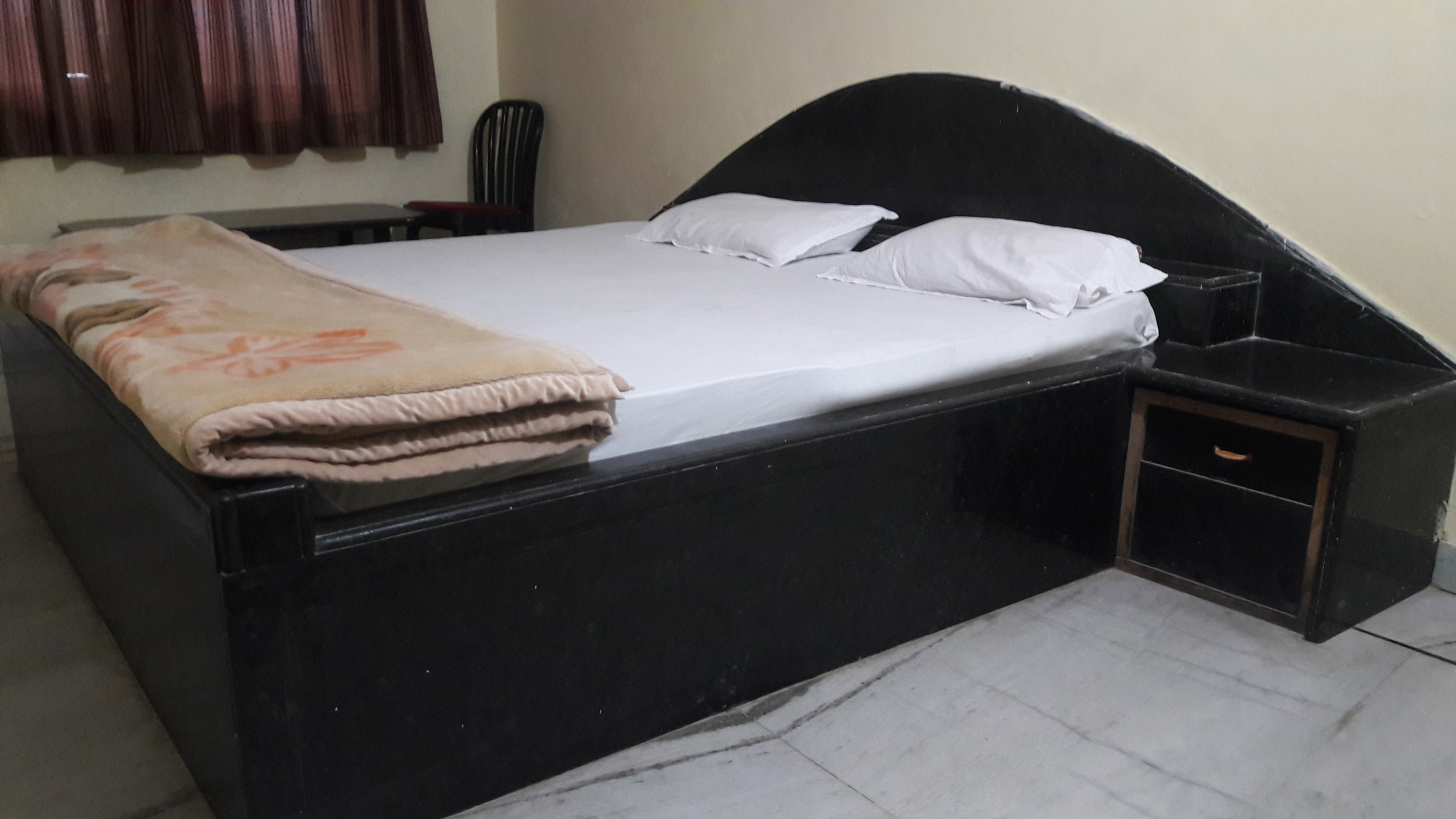 Hotel Green - Tap to explore photos