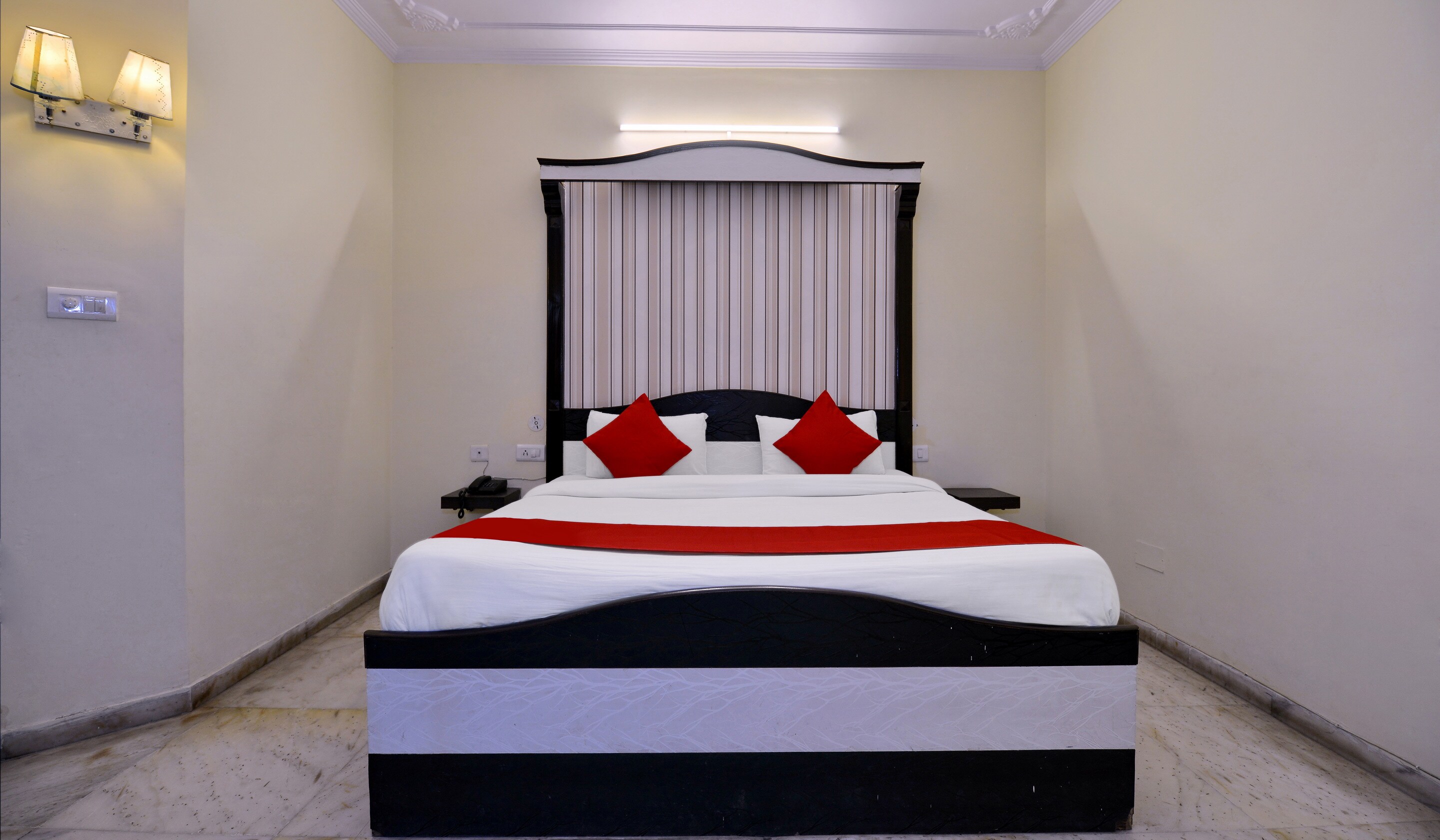 Hotel Anokhi Palace - Tap to explore photos