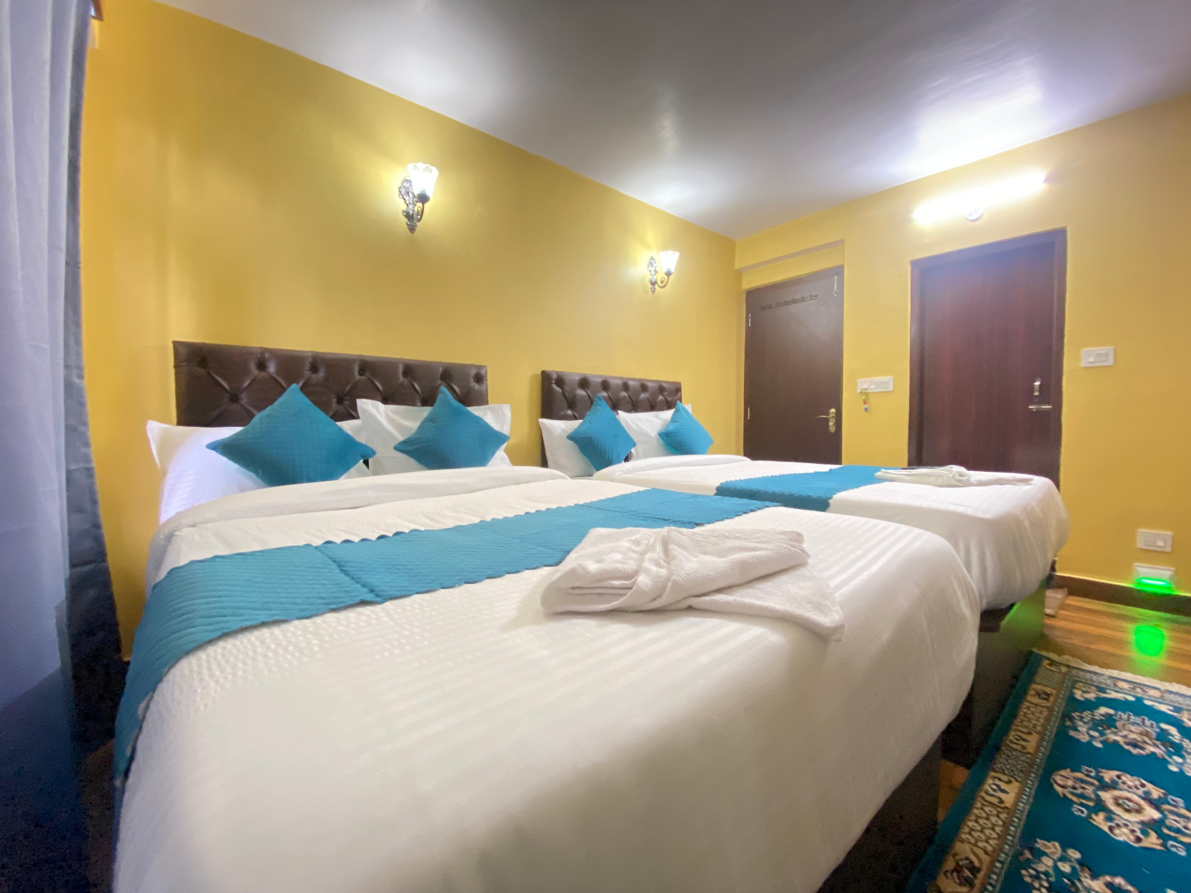 HOTEL KUMUD RESIDENCY (Mountain view rooms) - Tap to explore photos