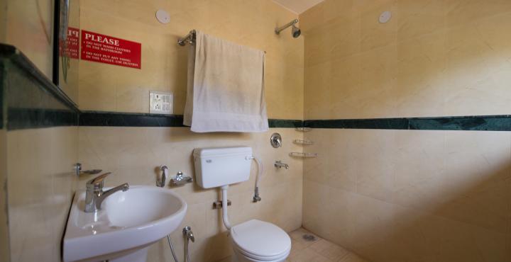 Hotel Nezer Holiday Inn - Tap to explore photos