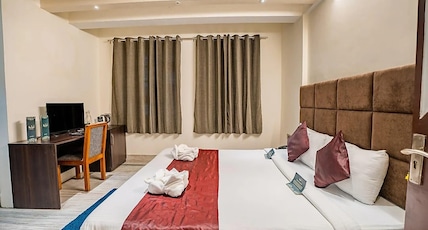 Hotel Yavachi - 300 mts from MG Marg Room Type - Deluxe Room Hotel Yavachi - 300 mts from MG Marg Room Type - Deluxe Room
