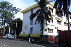 Hotel Rhishabh
