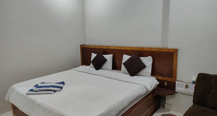 HOTEL SURI INTERNATIONAL Room Type - AC Super deluxe