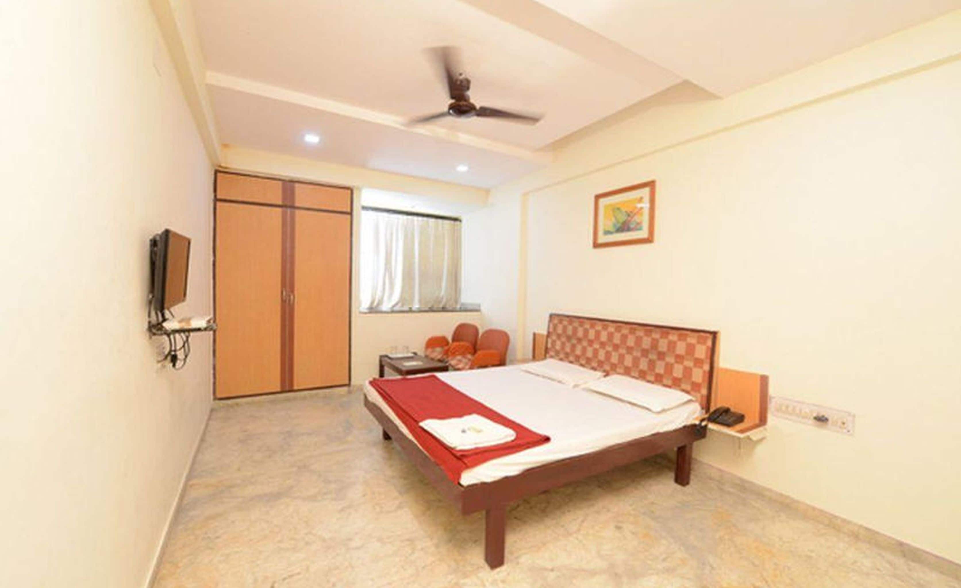 Hotel Rahi Inn - Tap to explore photos