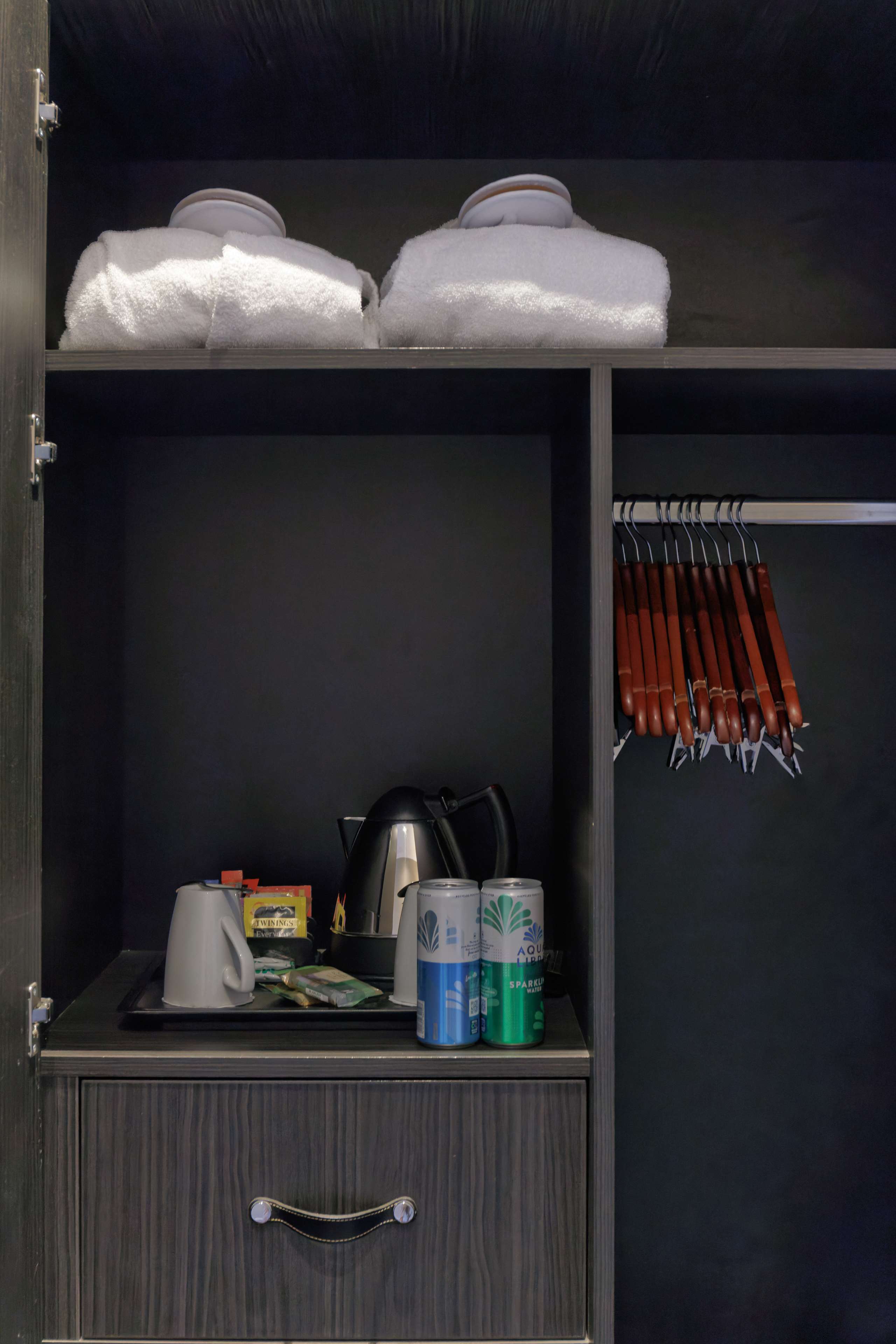 DoubleTree by Hilton Edinburgh City Centre - Tap to explore photos
