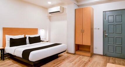 Super Townhouse VIP Road Formerly The Sky Room Type - Classic (2X)