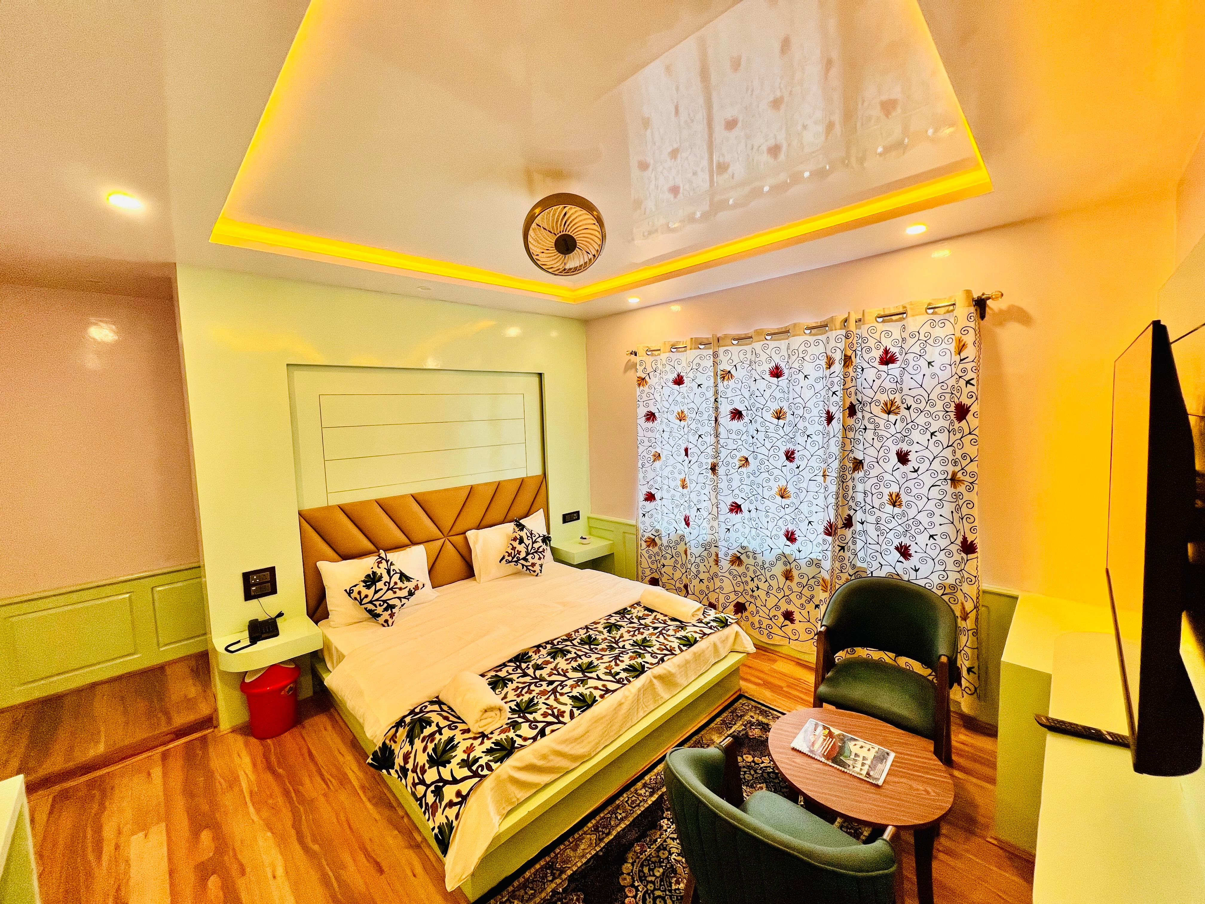 Hotel Sonamarg Villa (River Front) - Tap to explore photos