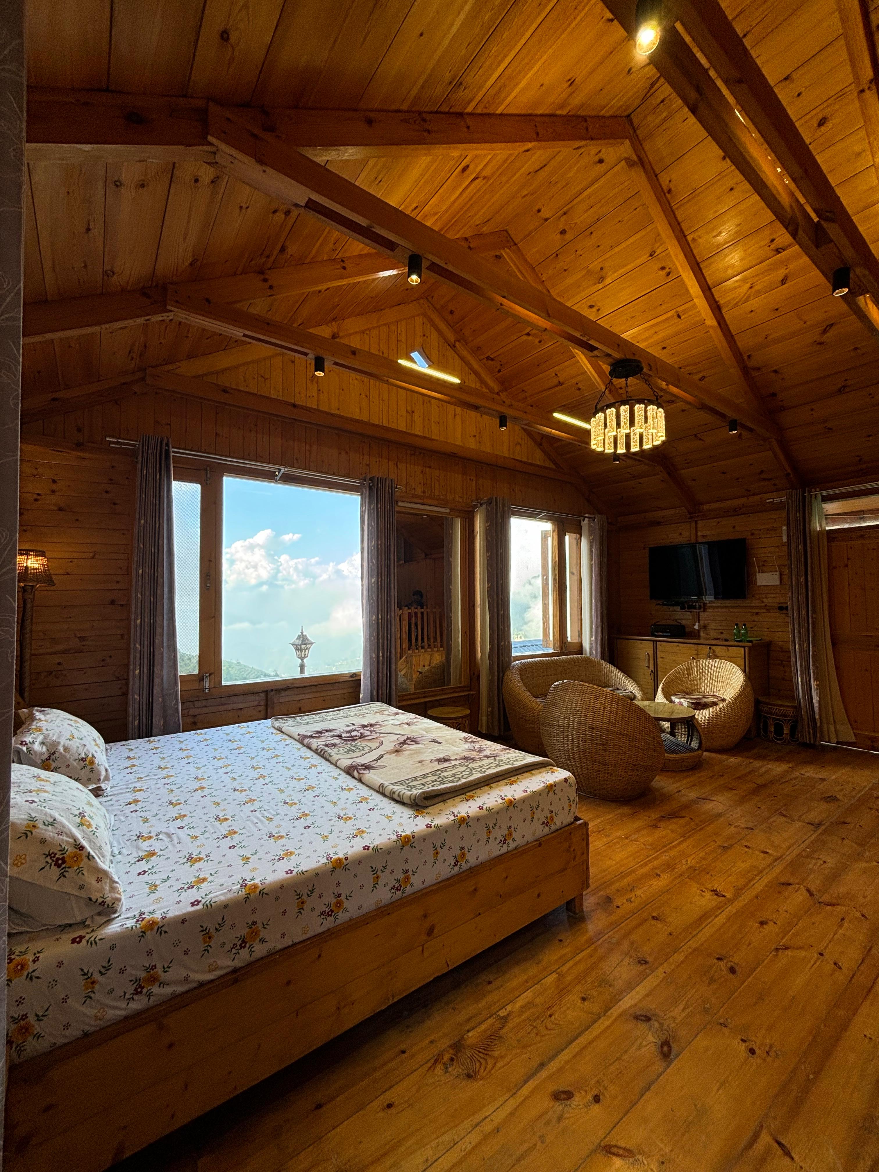 Assees Luxury Lodge Dalhousie - Tap to explore photos