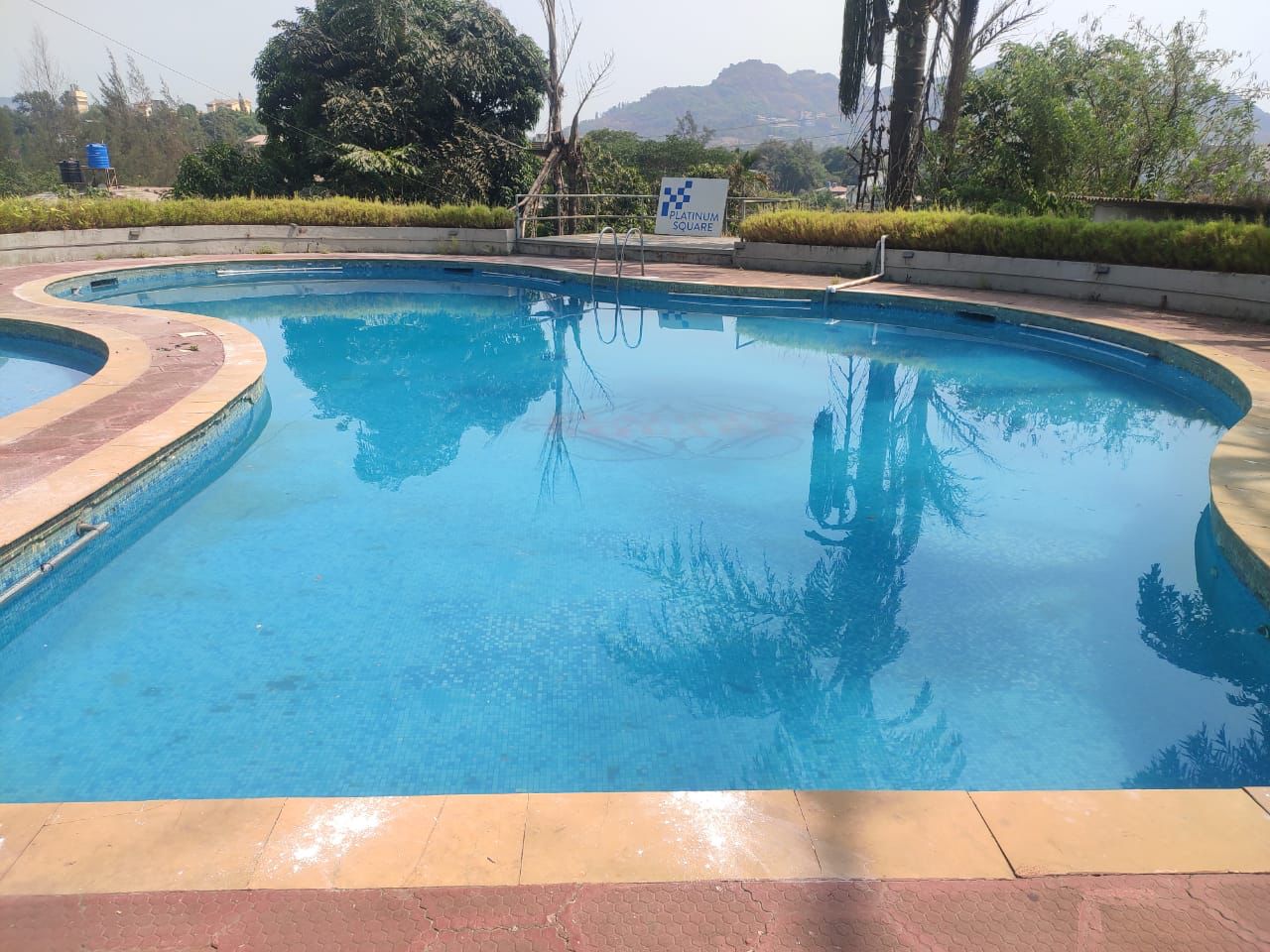 4BHK lonvla bunglow rs1000ph - Tap to explore photos