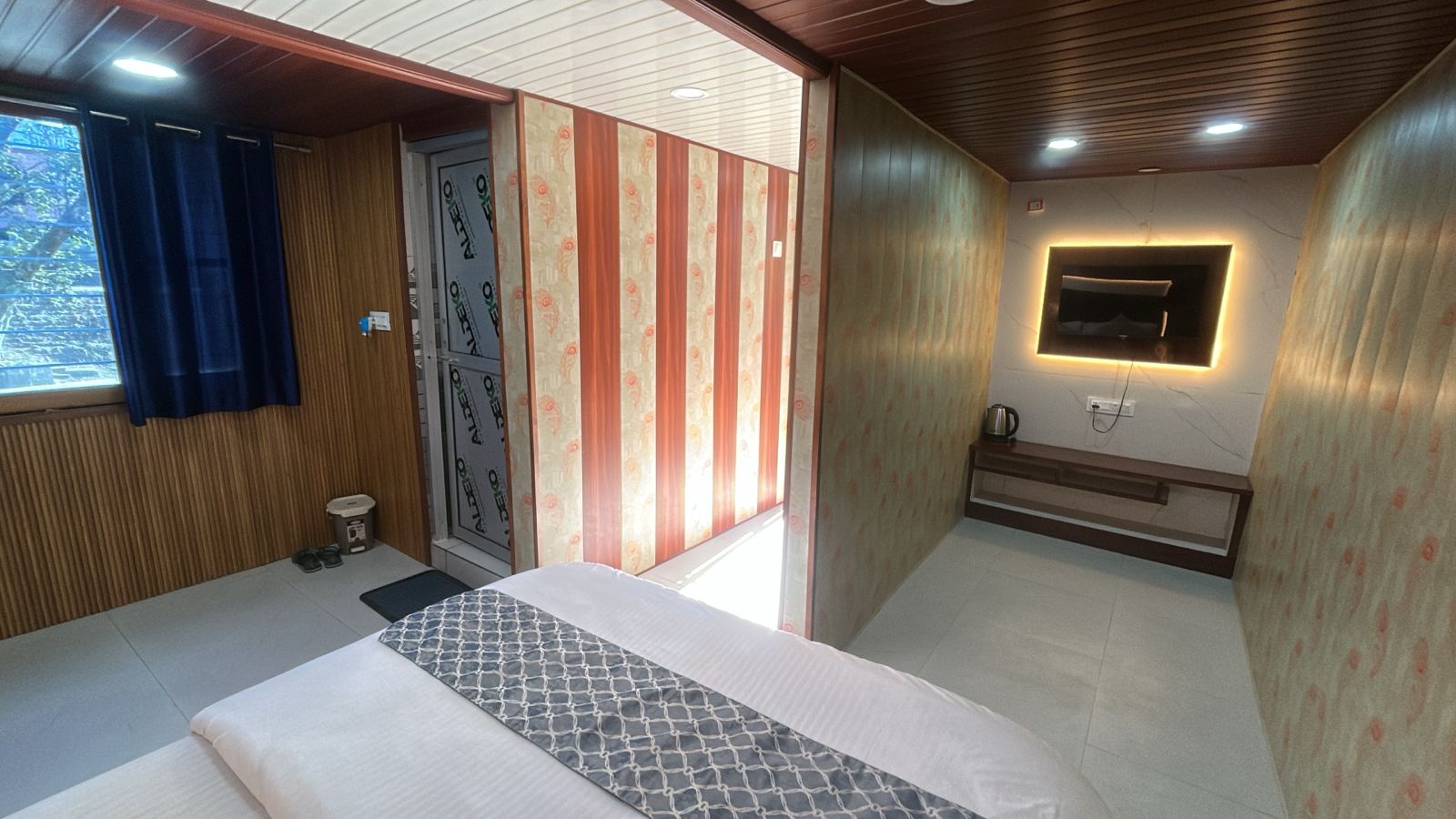 mahadev guest house & Restaurant - Tap to explore photos
