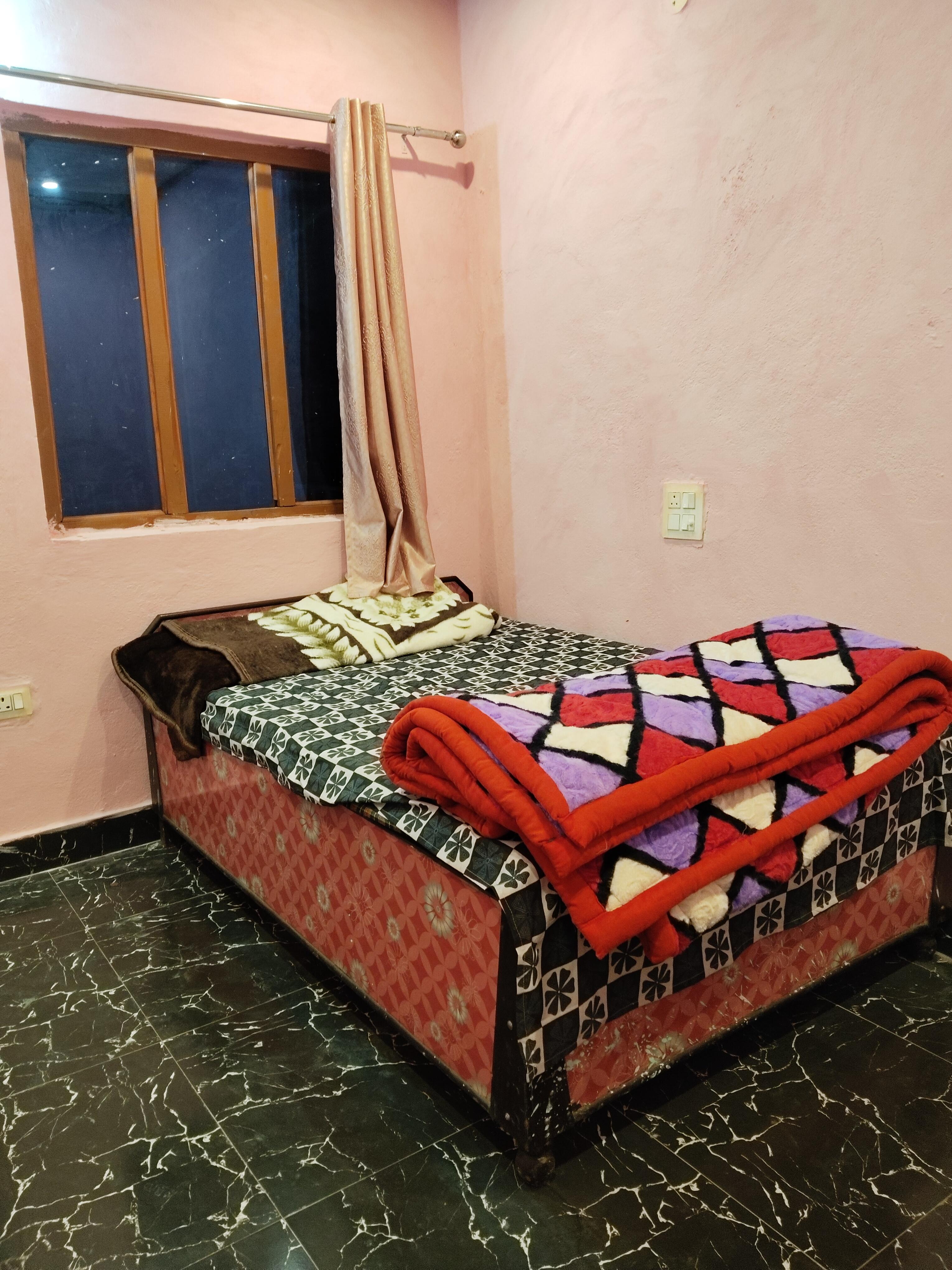 OAKLA HOMESTAY CHOPTA VALLEY - Tap to explore photos