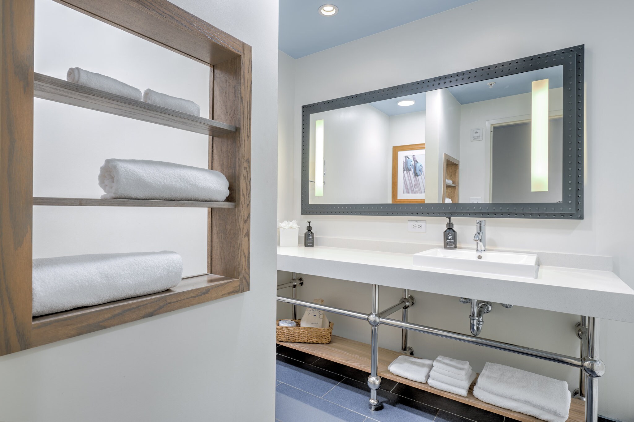 Hotel Indigo Orange Beach - Gulf Shores, an Ihg Hotel - Tap to explore photos