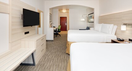 Holiday Inn Express Hotel & Suites Burleson - Fort Worth Room Type - 2 Queen Suite Sofa Bed