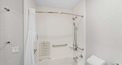 Hampton Inn by Hilton Calexico Room Type - 1KNG MOB HEAR ACC W TUB