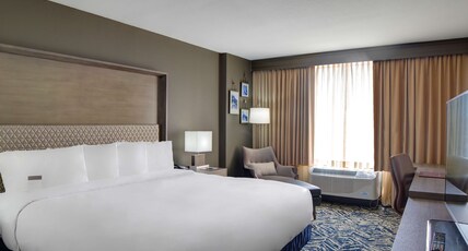 Doubletree by Hilton Harrisonburg Room Type - 1 KING HEARING ACCESSIBLE