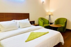 Luxury Studio, Couple Stay, Netflix, WiFi, Kitchen