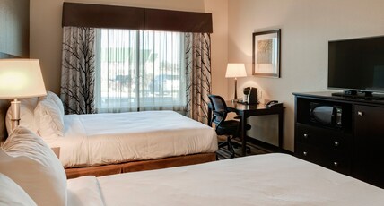 Holiday Inn Express & Suites Nevada, an IHG Hotel Room Type - 2 Queen Beds Standard Comm Access