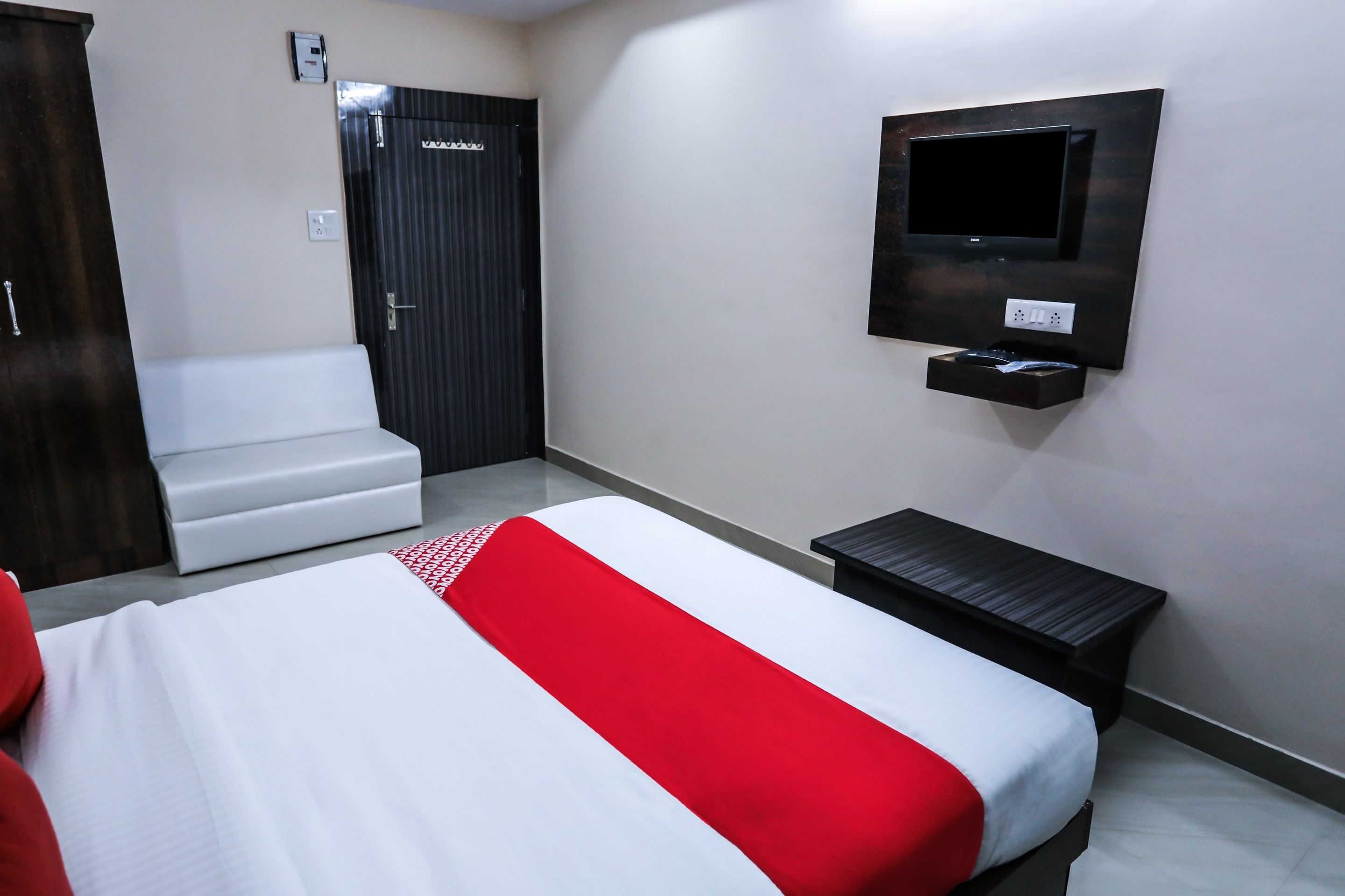 Super Hotel O Smart City - Tap to explore photos