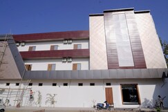 HOTEL PUSHPDEEP RESIDENCY