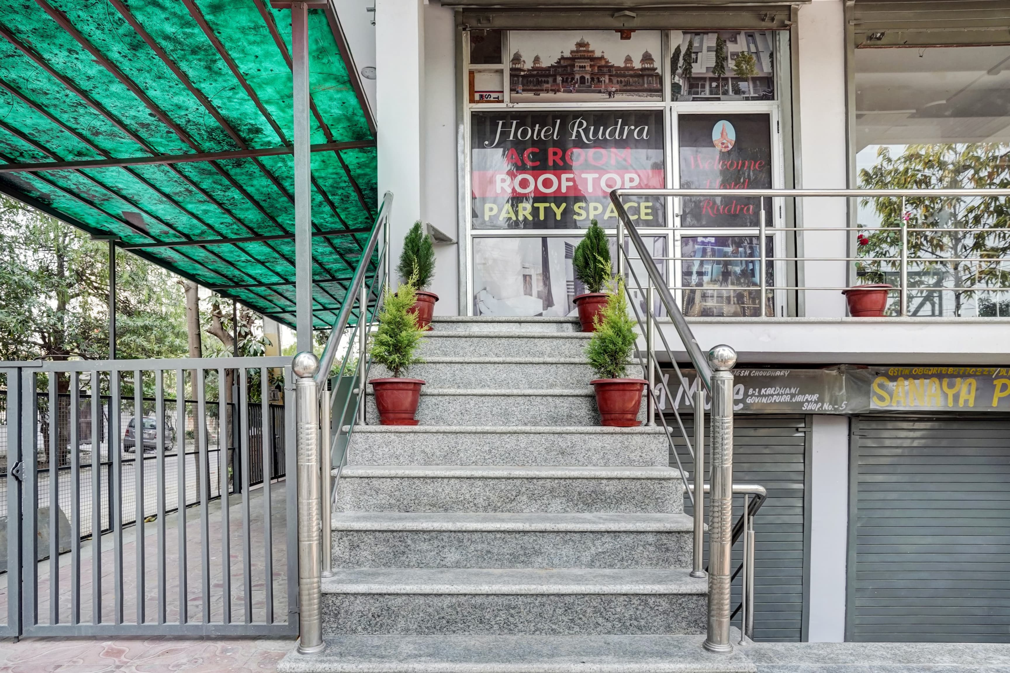 Hotel O Rudra palace - Tap to explore photos