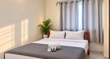 Z Express Glen Room Type - Deluxe Queen | AC