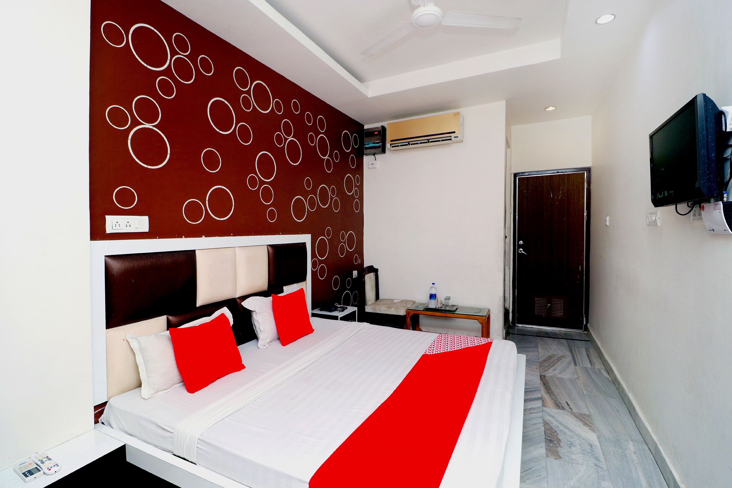 Hotel O Plazza - Tap to explore photos