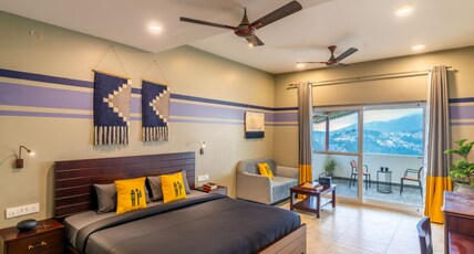The Hosteller Dharamshala Room Type - Superior Double Room with Balcony and Valley View