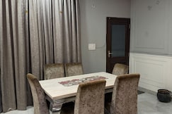 Cozy 3BHK penthouse with kitchen and lounge
