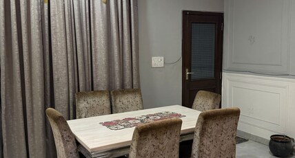 Cozy 3BHK penthouse with kitchen and lounge Room Type - Cozy 3BHK penthouse with kitchen and lounge
