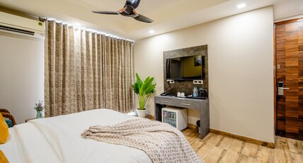 Lime Tree Hotel near Medanta Room Type - Superior Double Room