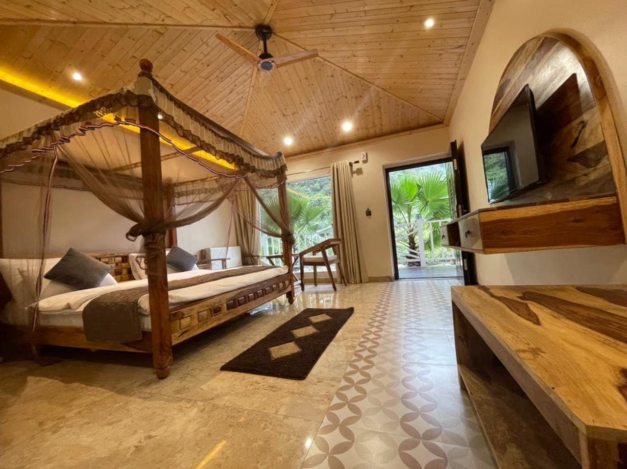 The Corbett Downtown - Tap to explore photos