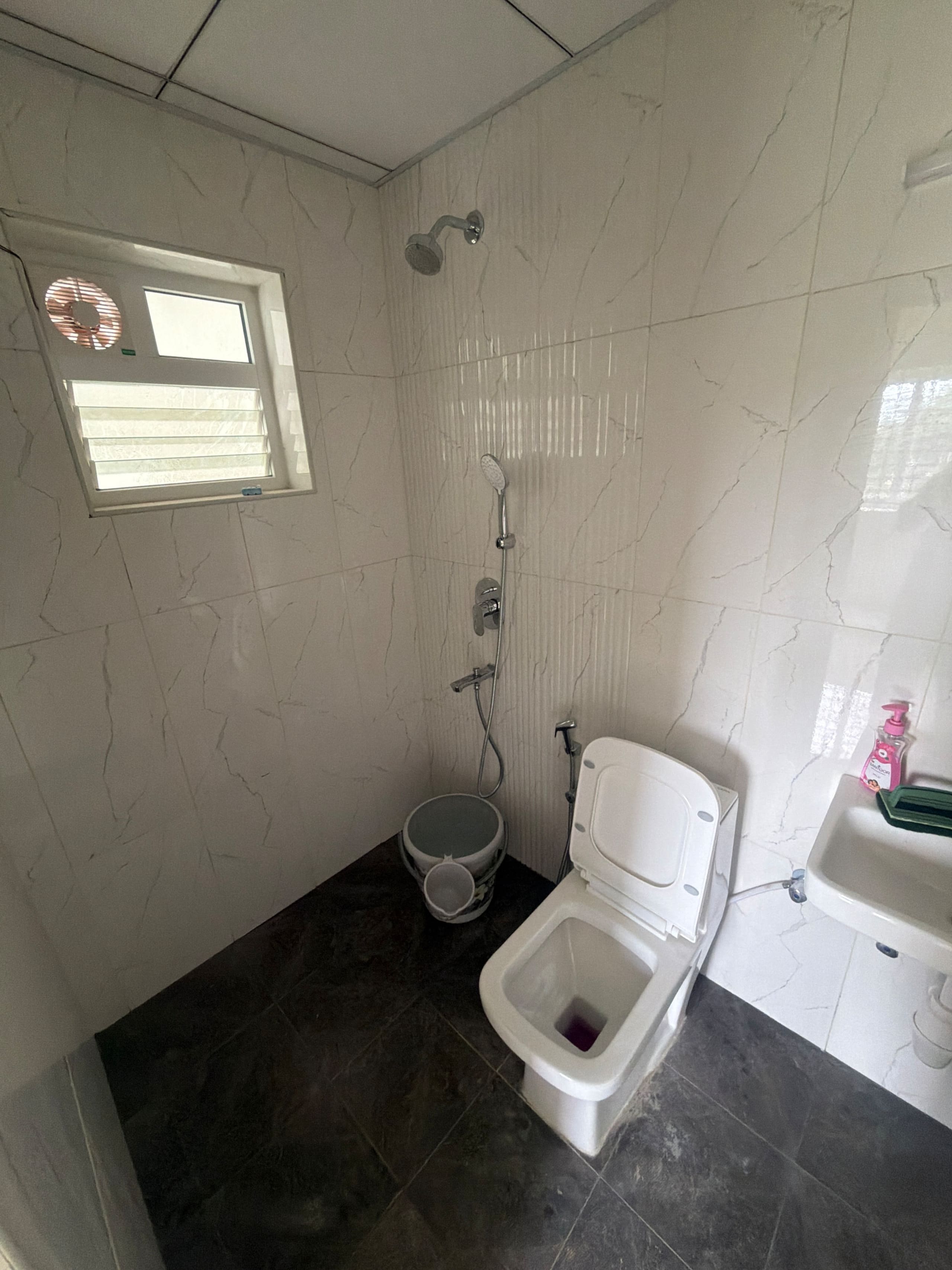 3bhk with all amenities like chimney, bed, etc. - Tap to explore photos