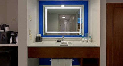 Holiday Inn Express Pigeon Forge  Room Type - 1 King Bed Suite Addl Living Area