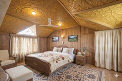 Houseboat Young Life