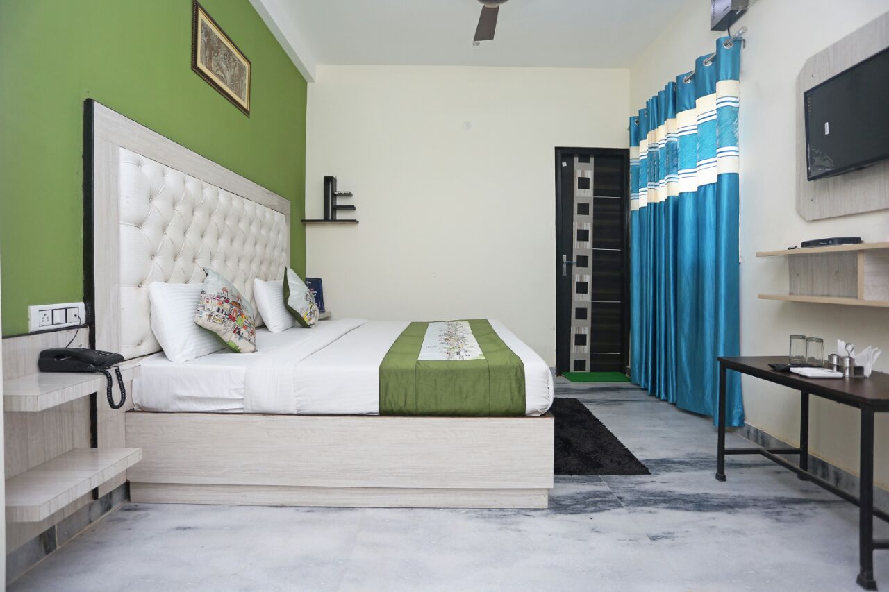 Hotel Eden Villa - Tap to explore photos