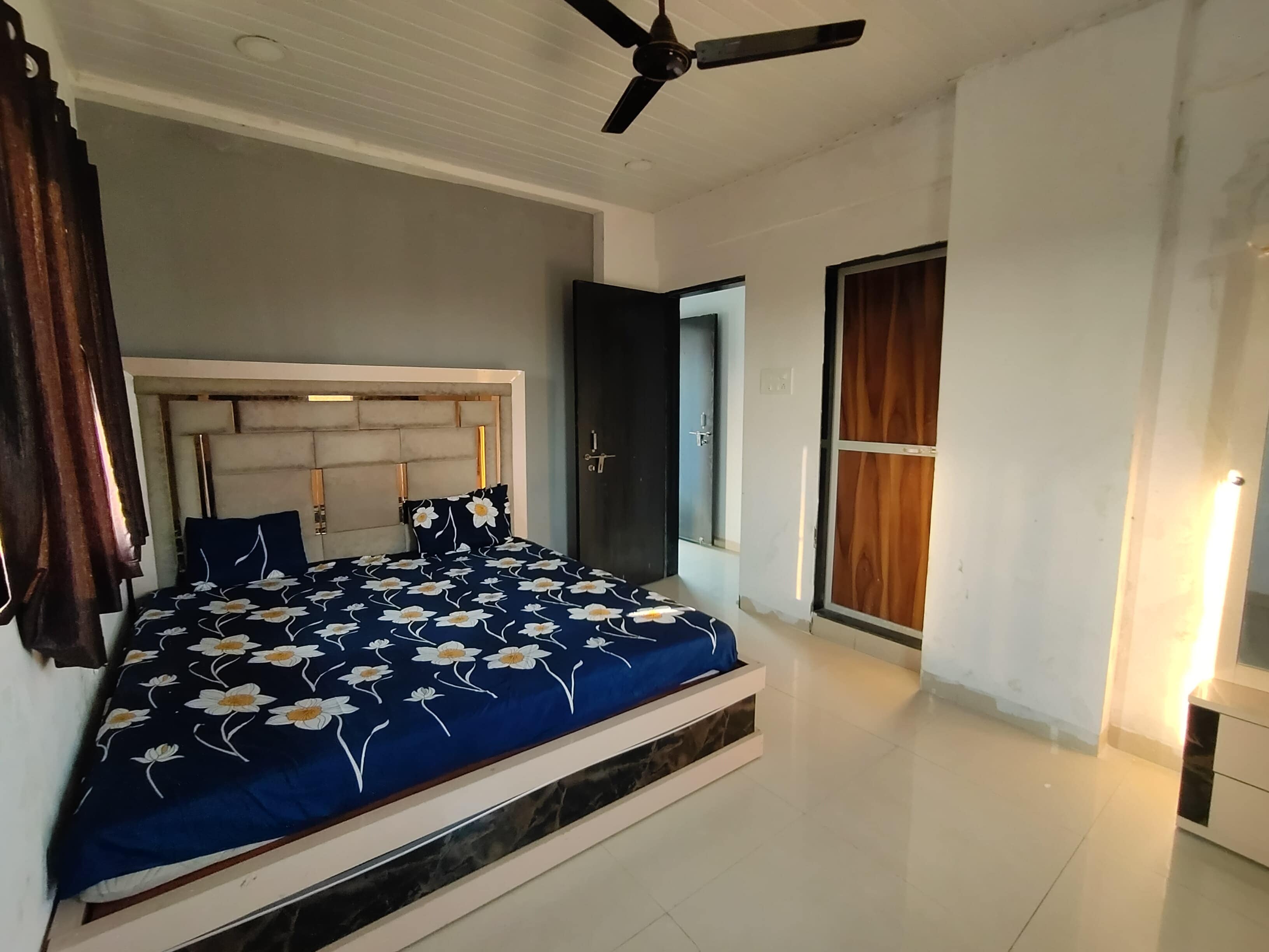 Private Bunglow - Tap to explore photos