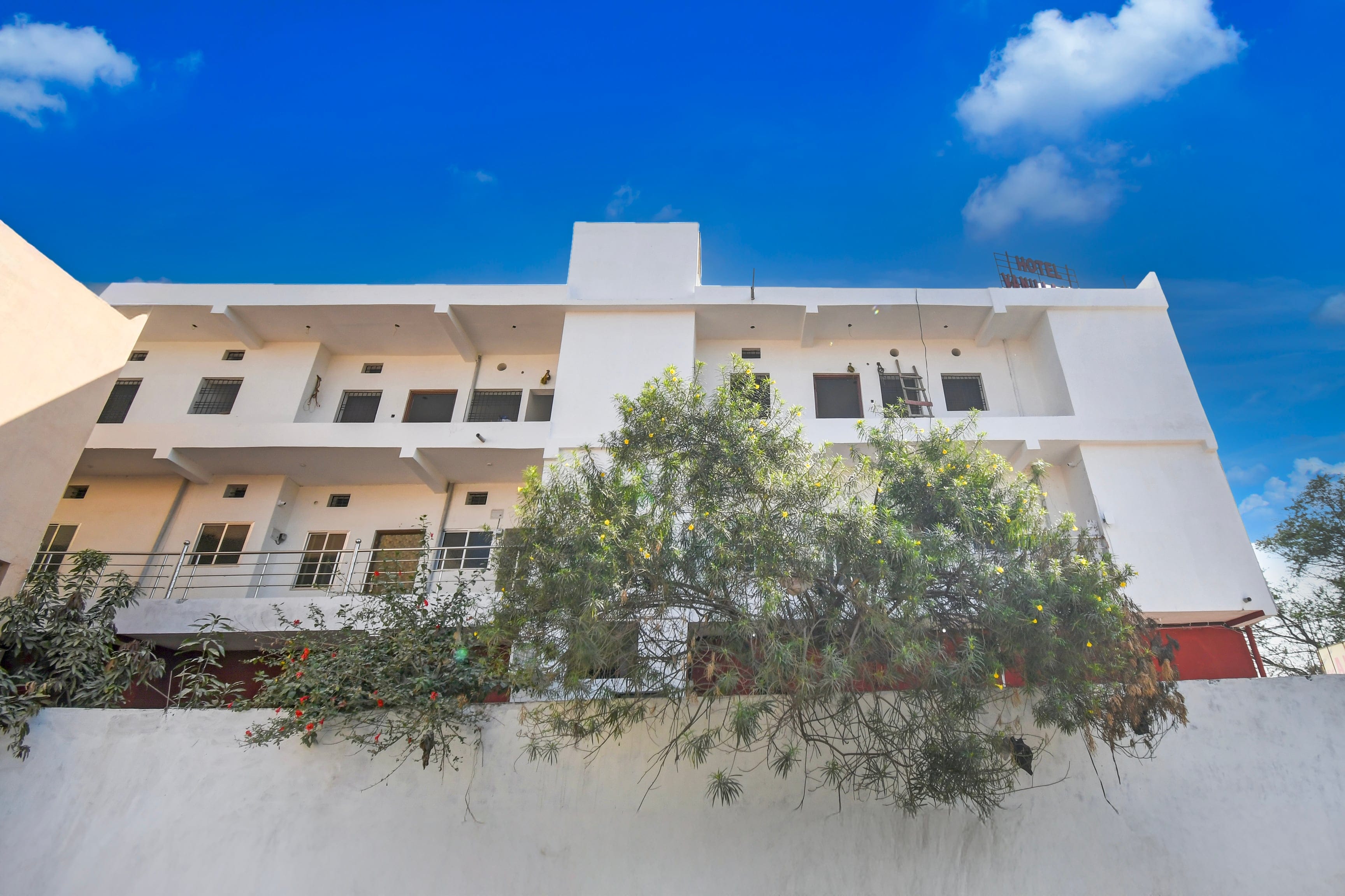 Hotel O Vanilla In - Tap to explore photos