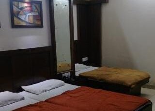 Arya Tourist Lodge Room Type - Deluxe Triple Bed Room