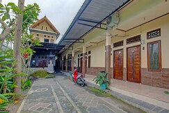Hotel O Wisma Aluh AmbakNearPantai batu lima Asbullah tmbngn