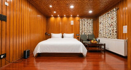Pine View Resort Room Type - Premium Deluxe Room with Balcony  View
