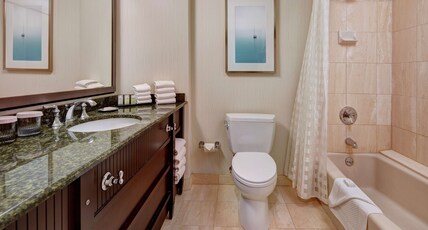 Embassy Suites by Hilton San Diego - La Jolla Room Type - 1KG PRM STE MOB HR ACC TUB