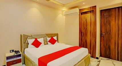 HOTEL INDIANA PALACE Room Type - DELUXE ROOM