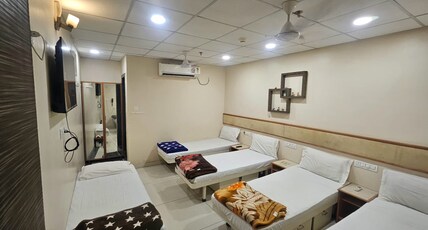 HOTEL G-1 PREMIUM Room Type - FOUR BED AC FAMILY ROOM